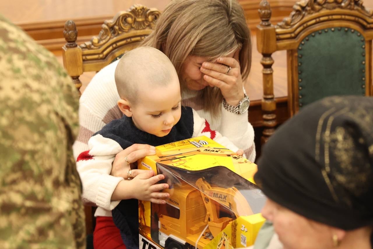 У Вінниці родинам полеглих захисників вручили посмертні державні нагороди