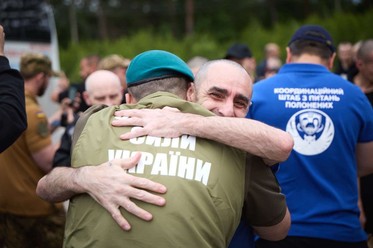 Україна повернула додому нову групу важкопоранених і важкохворих воїнів