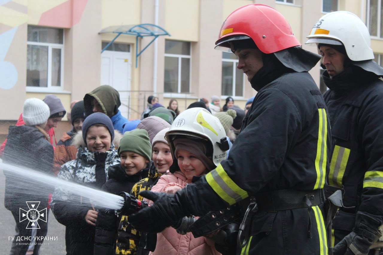В Оратові рятувальники провели безпековий захід для діток