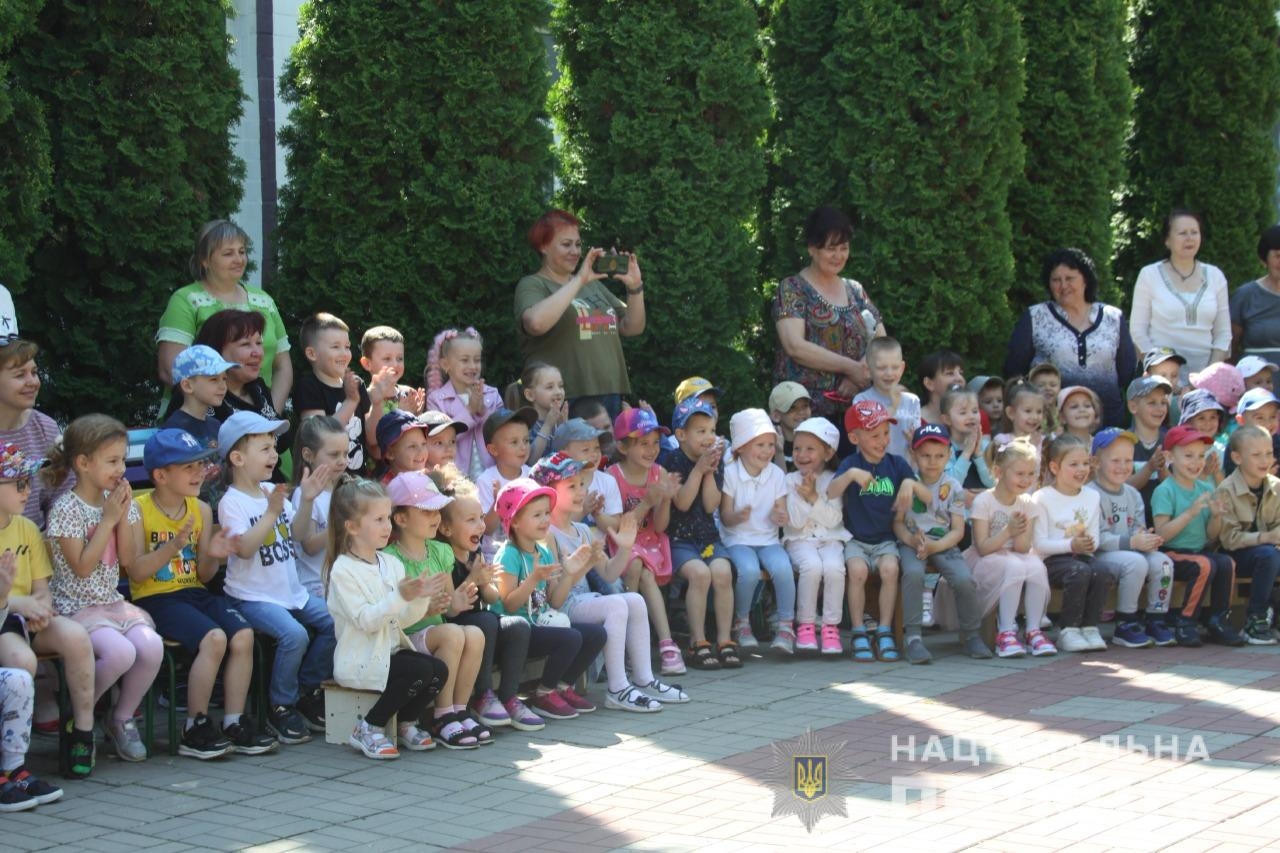 Вінницькі поліцейські завітали у гості до вихованців дитсадка