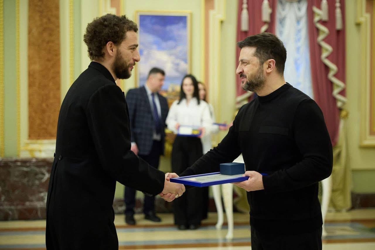 Президент вручив відзнаку «Золоте серце» двом волонтерам із Вінниччини 