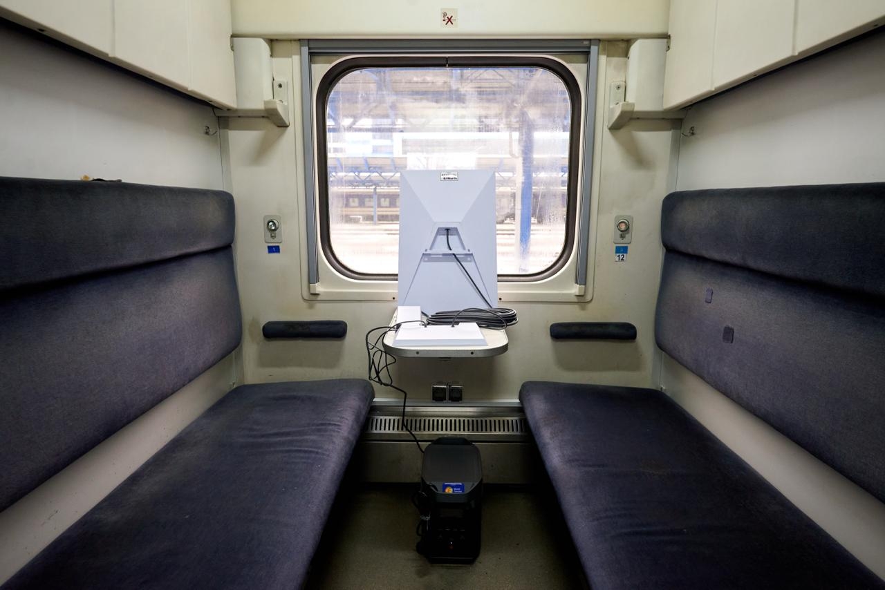 Укрзалізниця підготувала 100 «Вагонів незламності» у відповідь на знеструмлення по всій країні