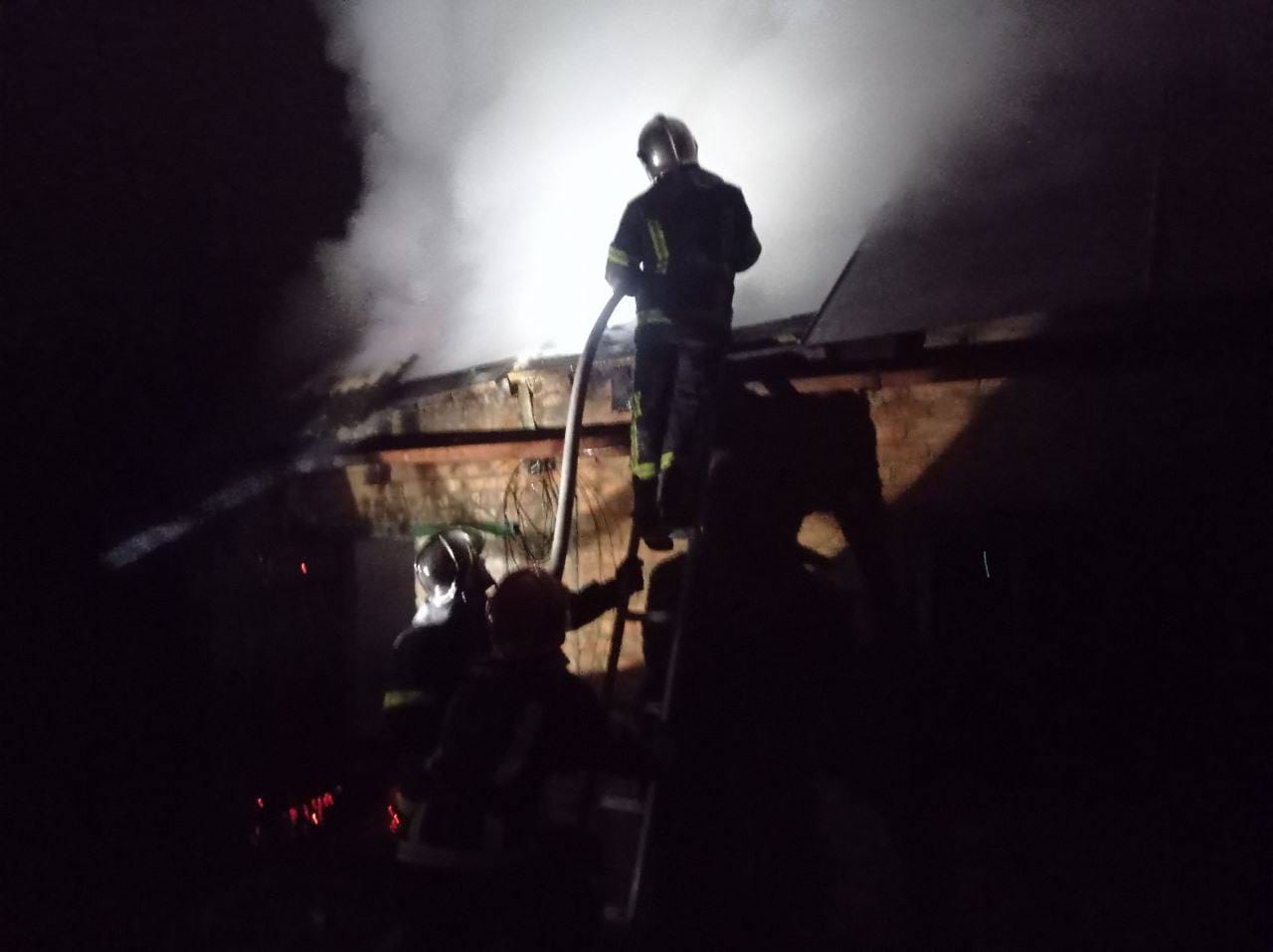 У Вінниці сталася пожежа в гаражі - згорів легковий автомобіль 