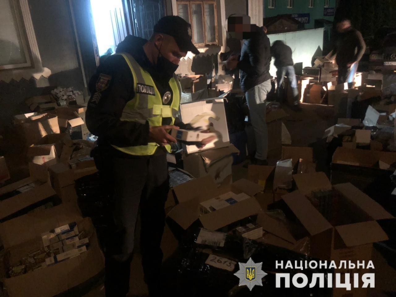 На Вінниччині силовики викрили канал постачання контрабандних цигарок