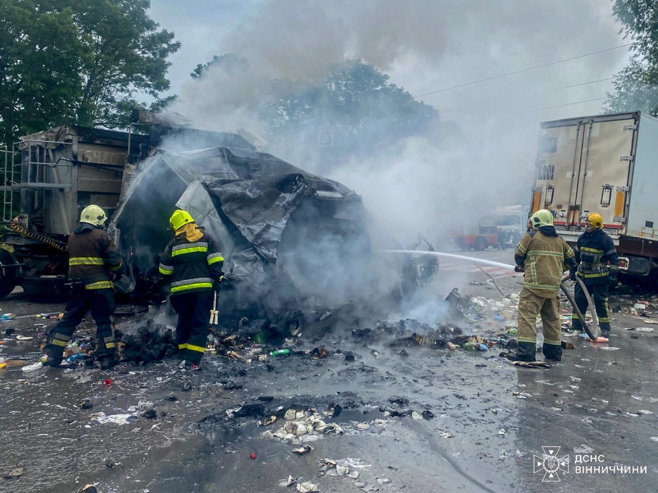 На Вінниччині зіткнулись вантажівки та мікроавтобус - відомо щонайменше про двох загиблих