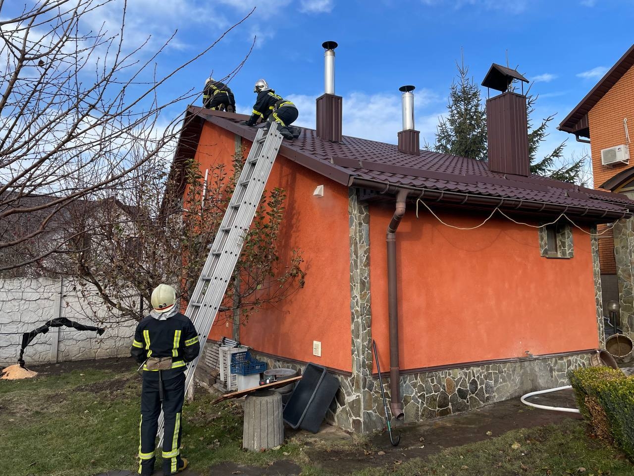 У Вінниці сталася пожежа на території приватного домоволодіння