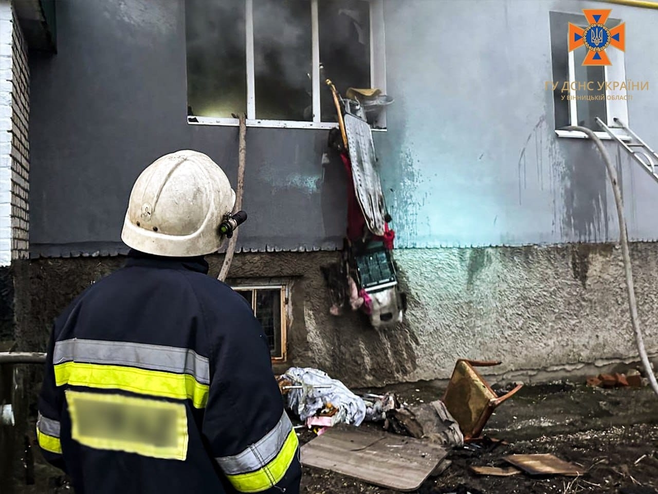 Під час пожежі у Хмільнику врятували трьох маленьких дітей та їхню маму