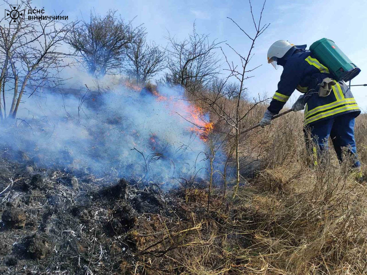 Понад 30 пожеж на відкритих територіях сталося за добу на Вінниччині