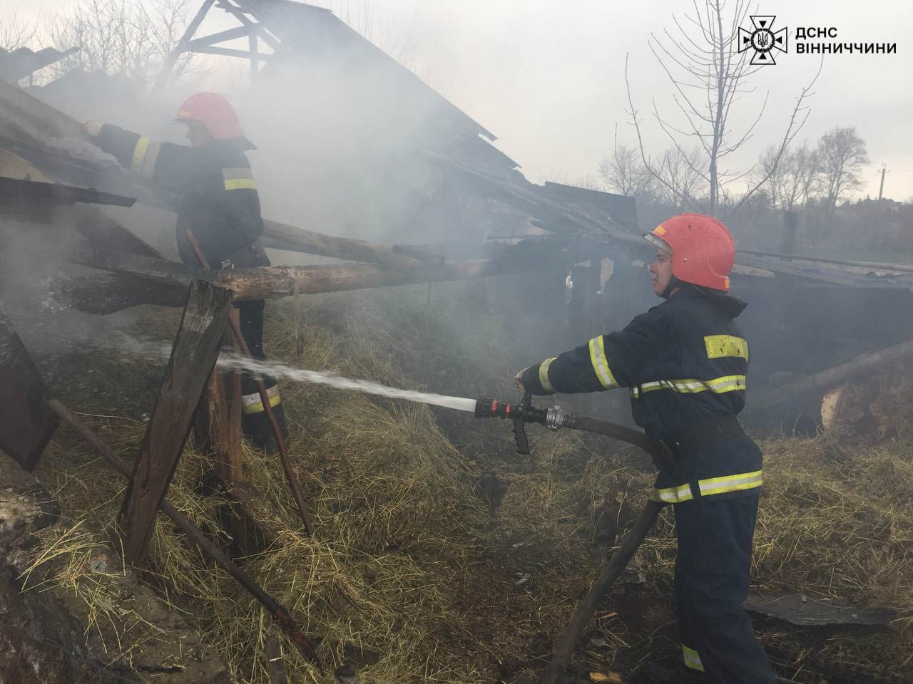 За добу на Вінниччині загасили сім пожеж в господарчих будівлях