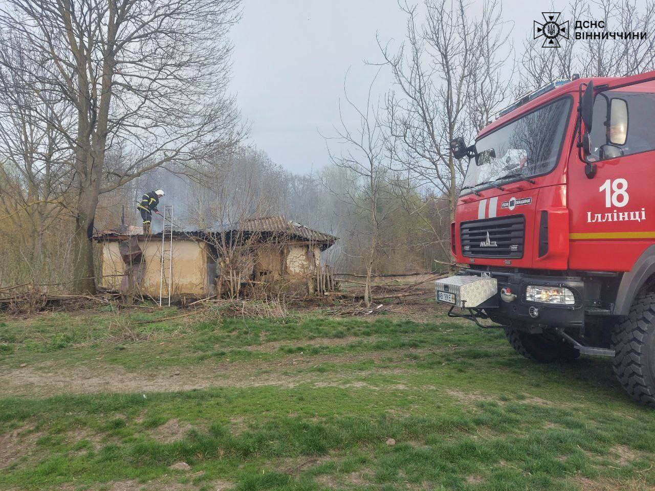 У Жмеринському районі вночі рятувальники загасили пожежу в ліній кухні