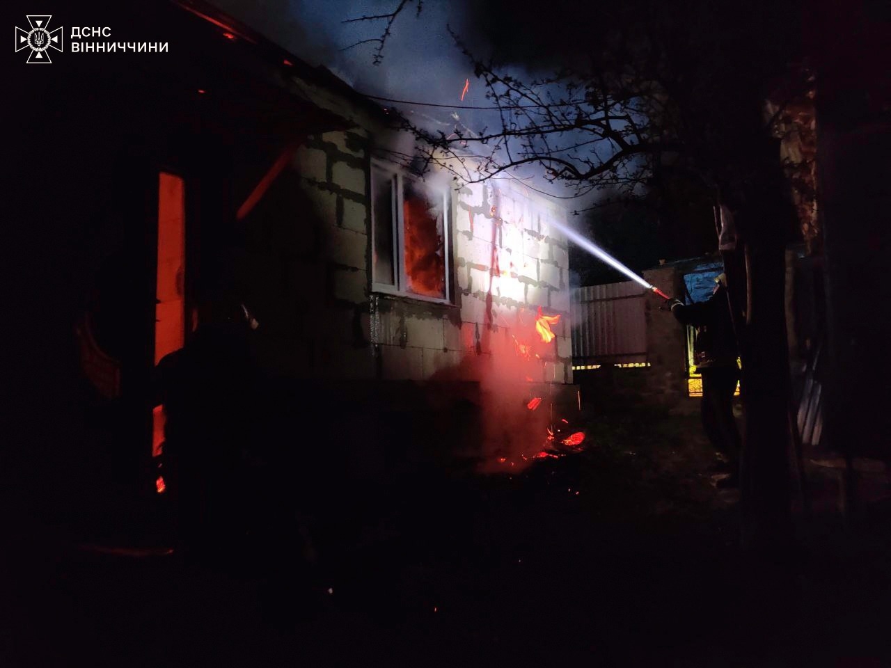 Під час пожежі в приватному будинку у Жмеринці постраждав чоловік