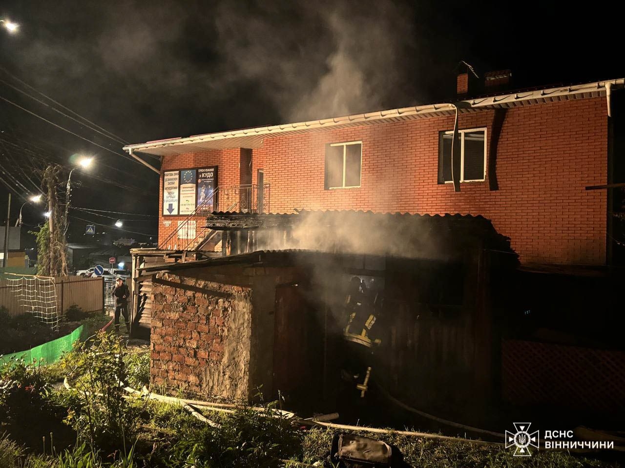 Гуртожиток, будинок та господарчі споруди - вісім пожеж сталося за добу на Вінниччині