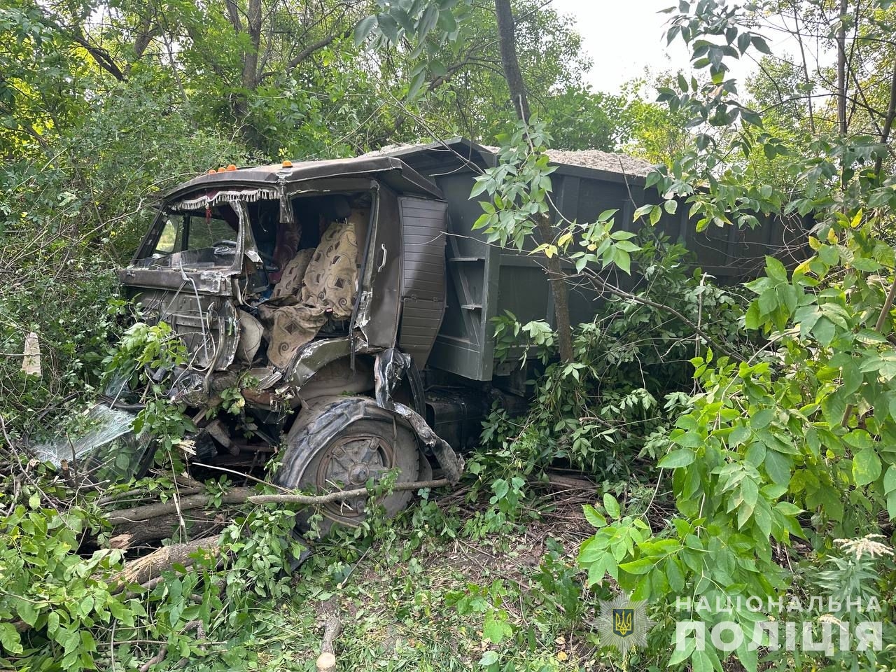 На трасі під Хмільником внаслідок аварії водія “Камаза” затисло у кабіні