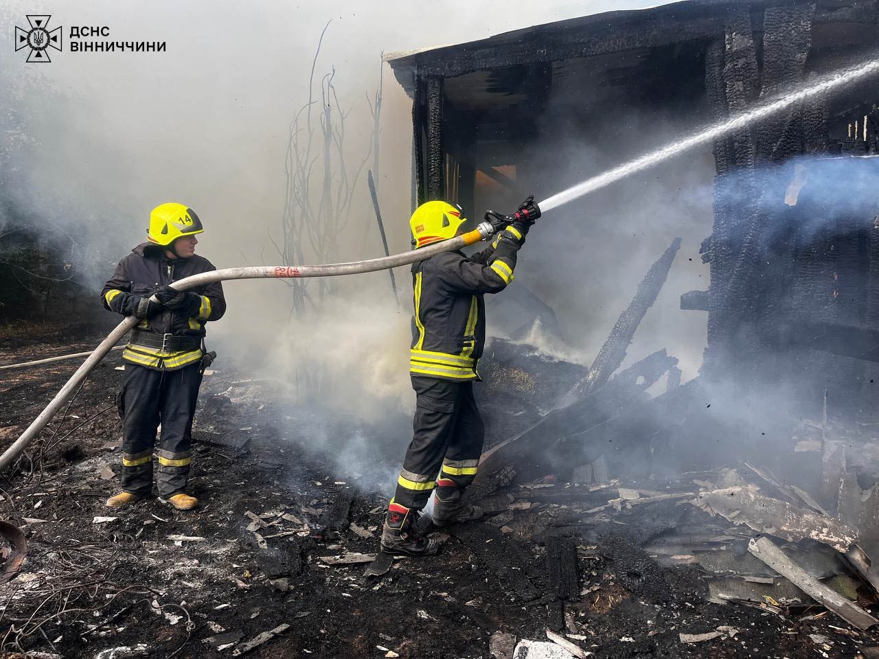 На Вінниччині згоріли комбайн, літня кухня та піднавіс із сіном