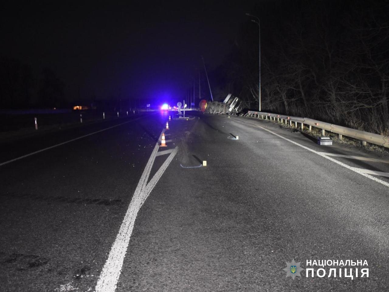 У Гайсинському районі вантажівка злетіла в кювет: водій загинув на місці