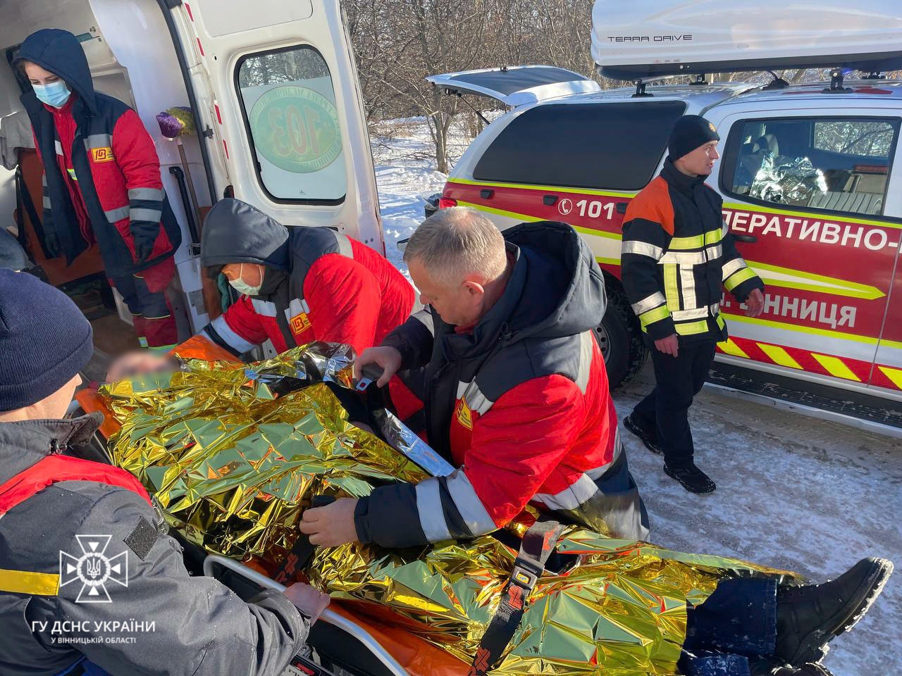 У Вінниці врятували чоловіка, який провалився під лід на ставку