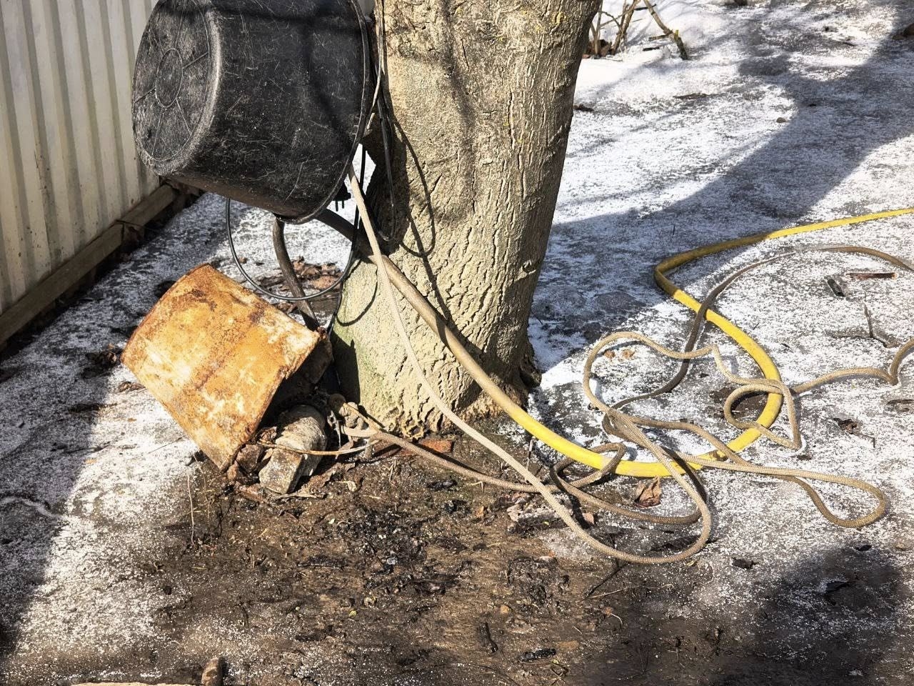 У Вінницьких Хуторах жінка зливава рідкі відходи на власне подвір’я