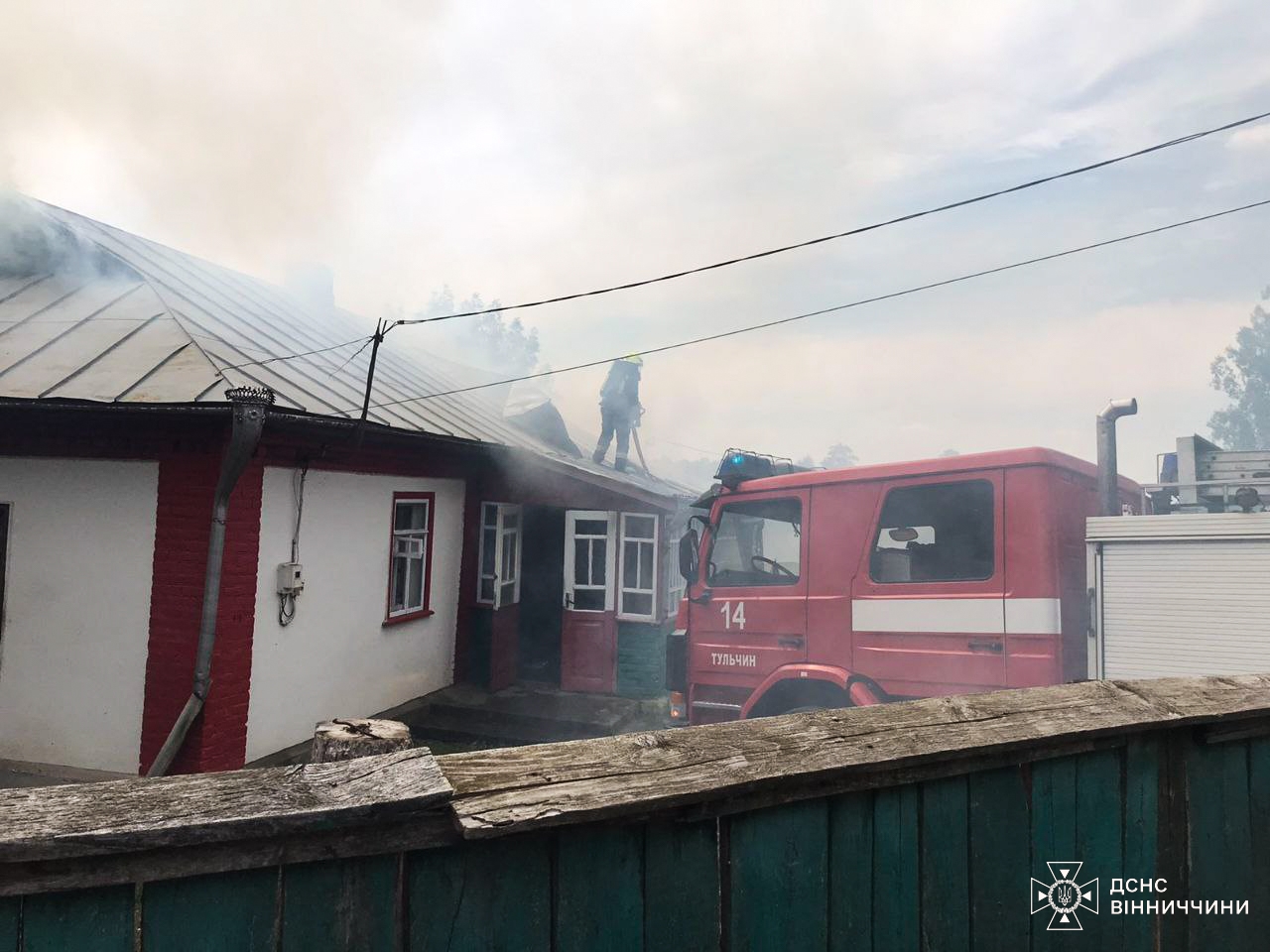 У Вороновиці згоріла квартира, а у Вінницькому районі — три тонни сіна