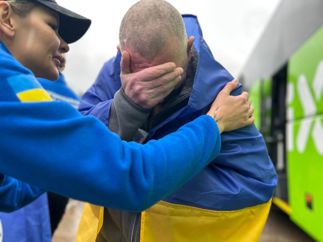 Відбувся комбінований обмін: Україна повернула 205 військових та цивільних громадян 