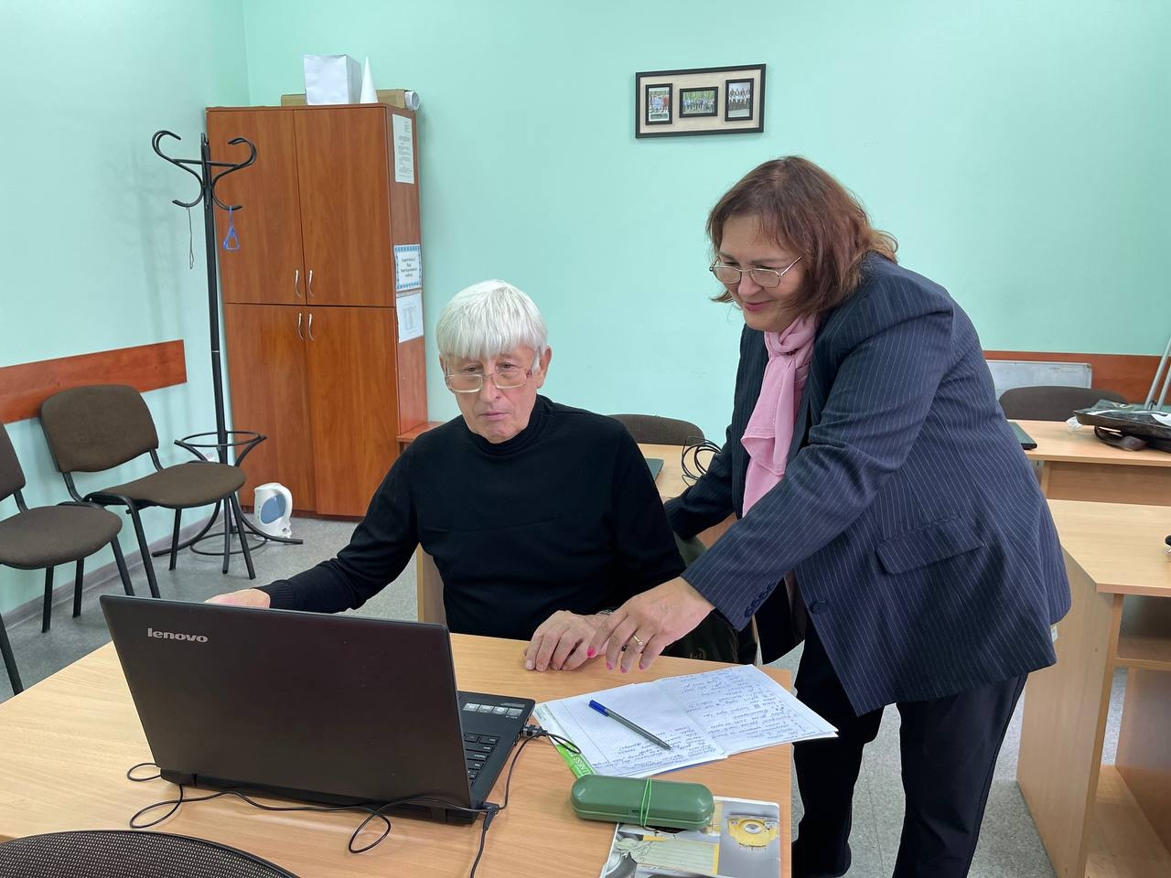 Вінницькі пенсіонери навчаються комп’ютерної грамотності у Терцентрі