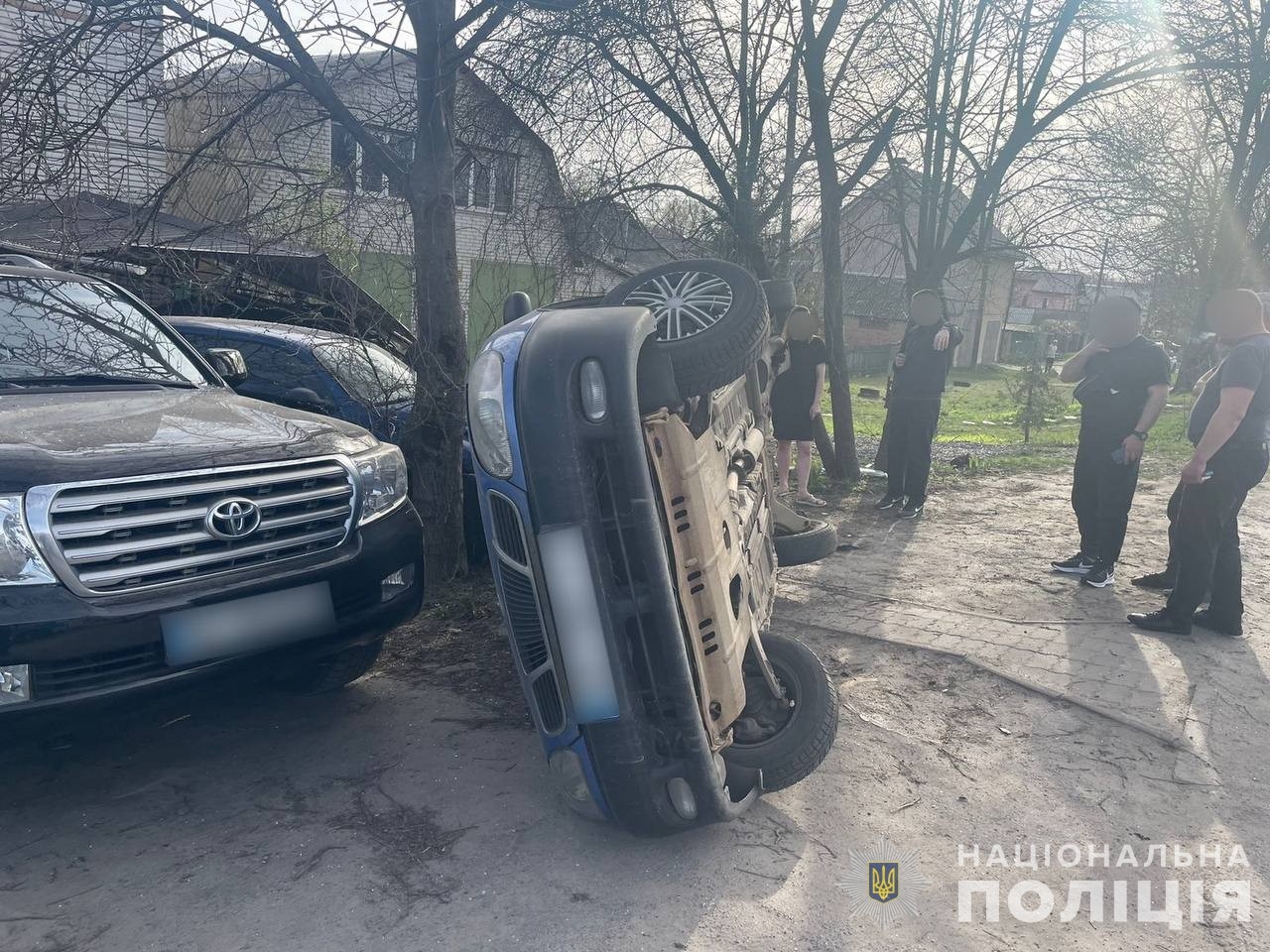 Водій автомобіля Opel розтрощив три чужих авто та причеп