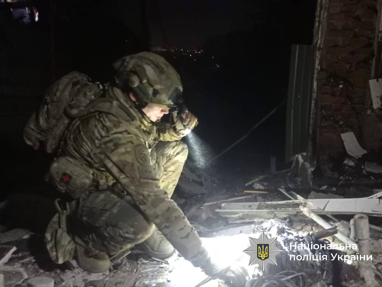 Наслідки вибухів: поліцейські працюють на місцях ворожих ударів по Вінниці