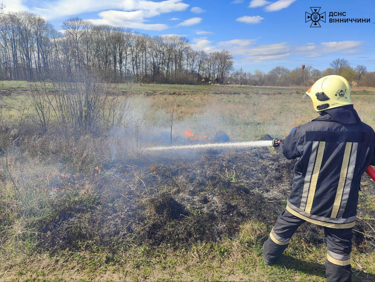 На Вінниччині за добу сталося 18 пожеж через паління сухої трави