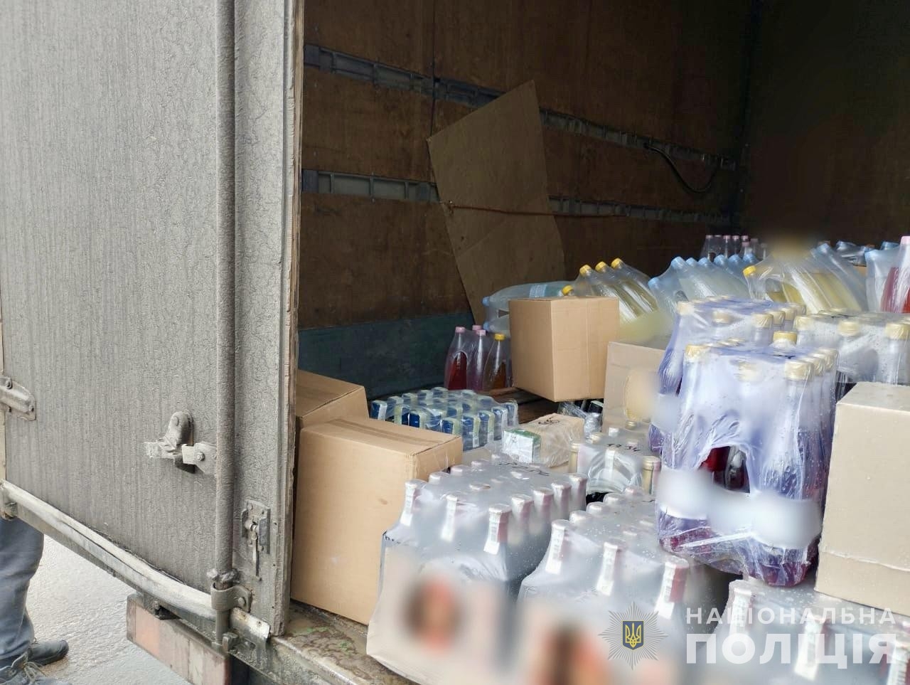 У Крижопільського водія вилучили понад 410 літрів алкоголю сумнівного походження