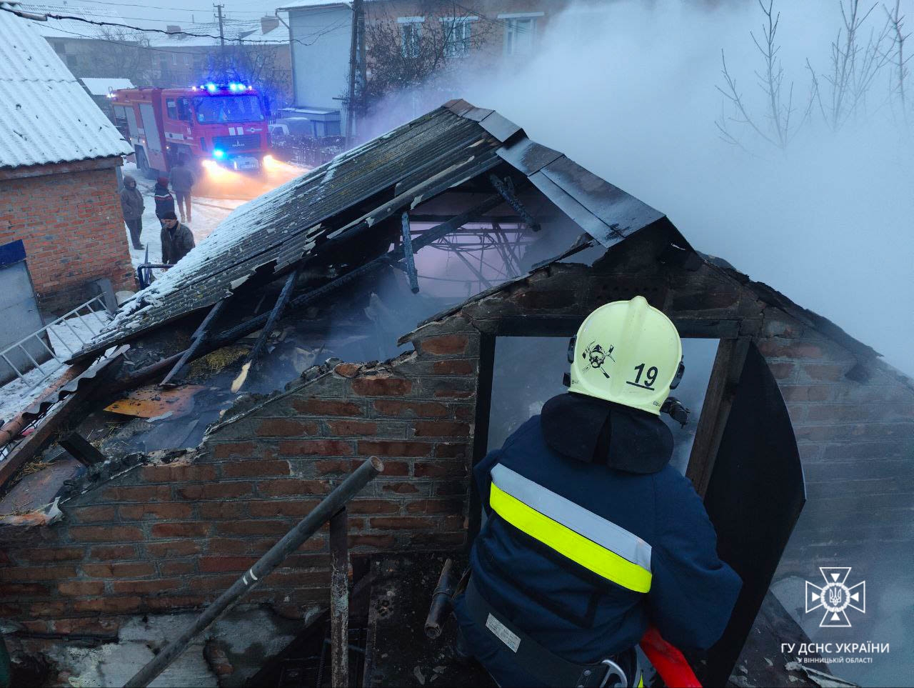За добу на Вінниччині згоріли три будинки та два автомобілі