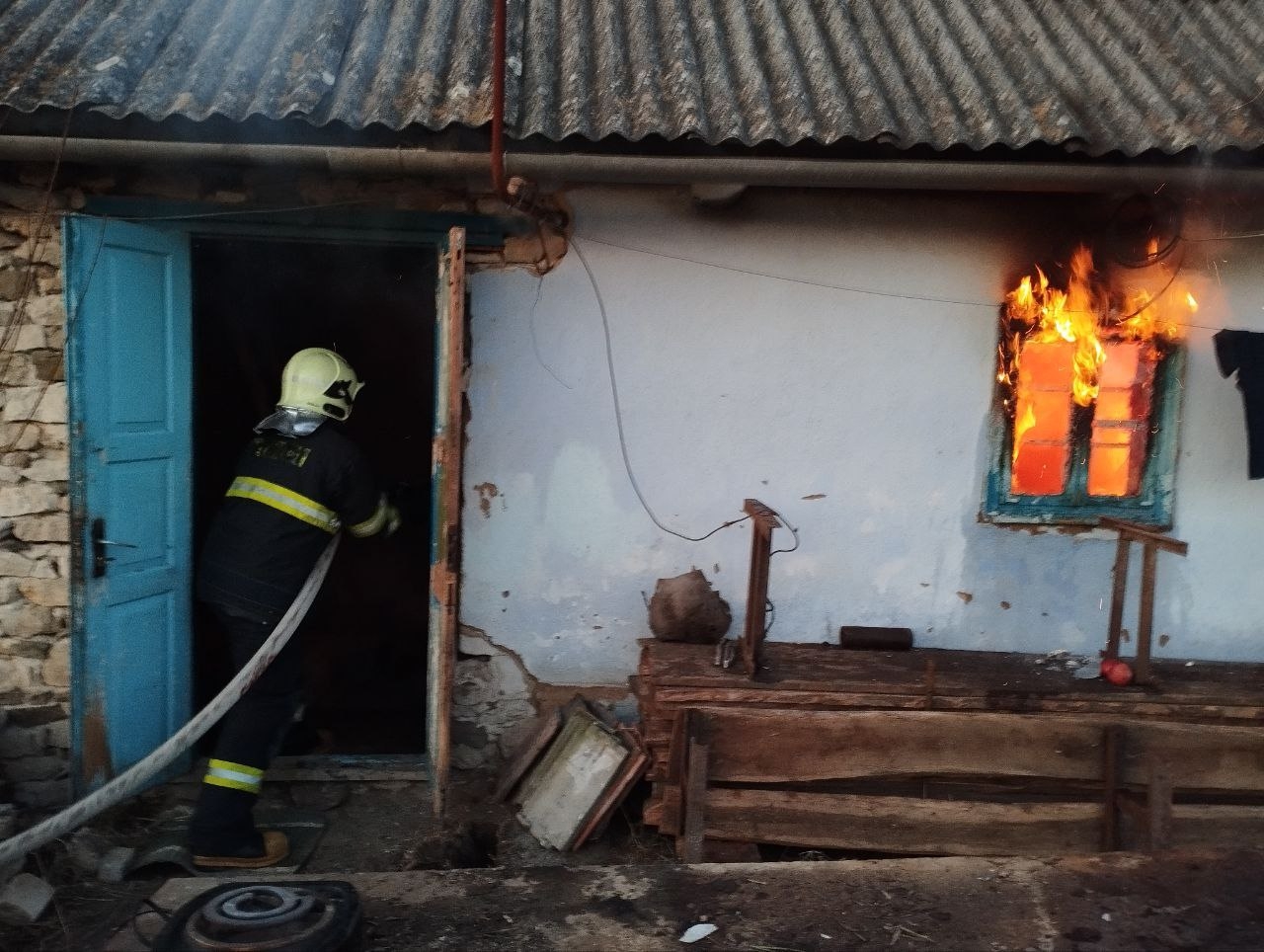 У Могилів-Подільській громаді загорівся приватний будинок