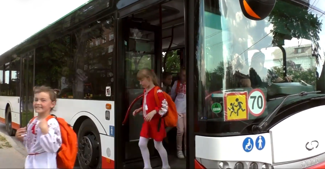Німецьке місто Дорстен передало автобус для школярів Барської громади