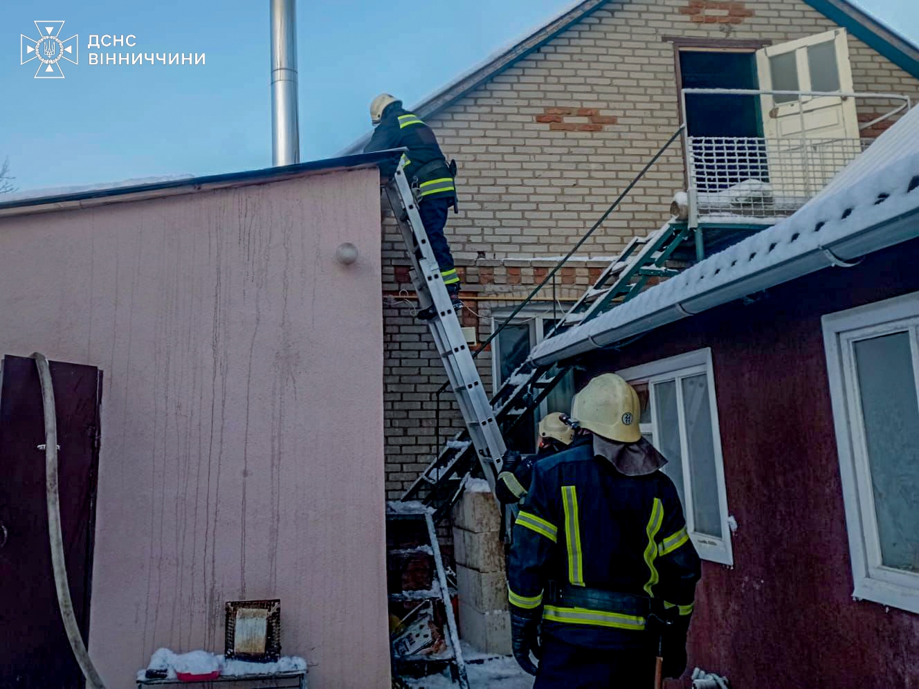 Під час пожежі на Вінниччині загинула людина, ще одну врятували