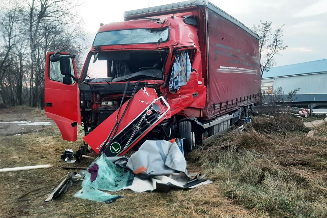 У Гайсинському районі зіткнулись дві вантажівки - один із водіїв у лікарні