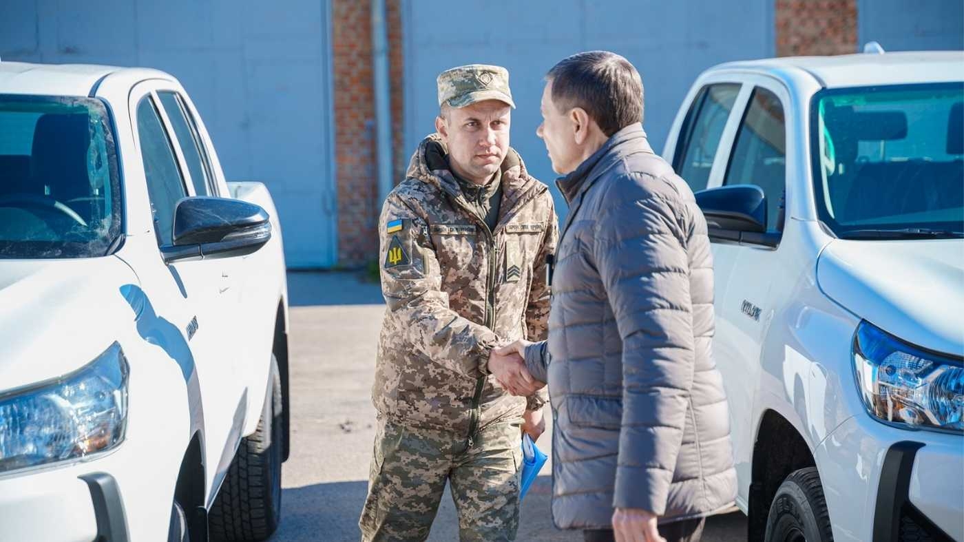 «Мисливці за дронами» отримали підкріплення: 6 нових Toyota Hilux боронитимуть небо Вінниччини