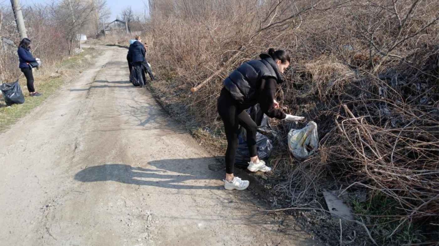 2400 мішків сміття: як вінницькі студенти та комунальники рятували екологію міста
