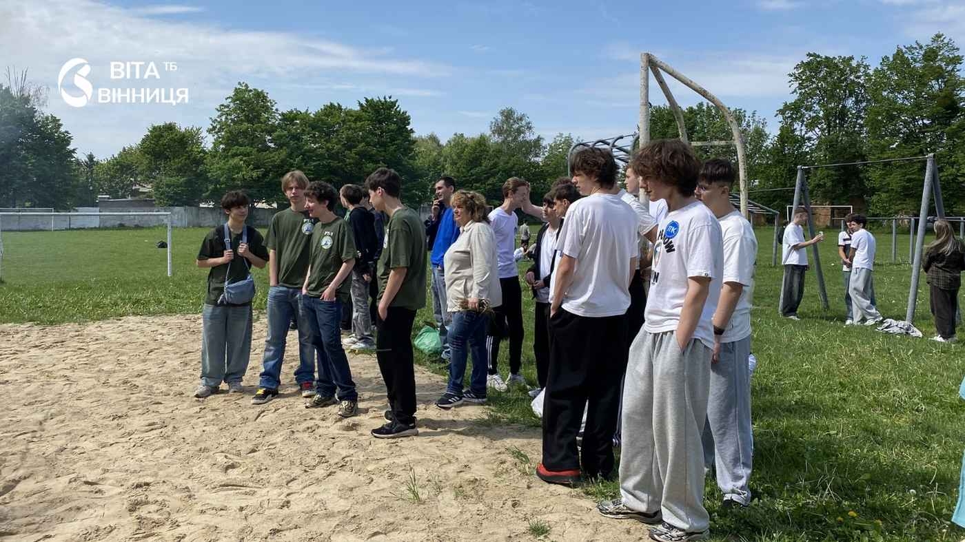 450 студентів, багаття та смуга перешкод: у Вінниці влаштували драйвовий турфест
