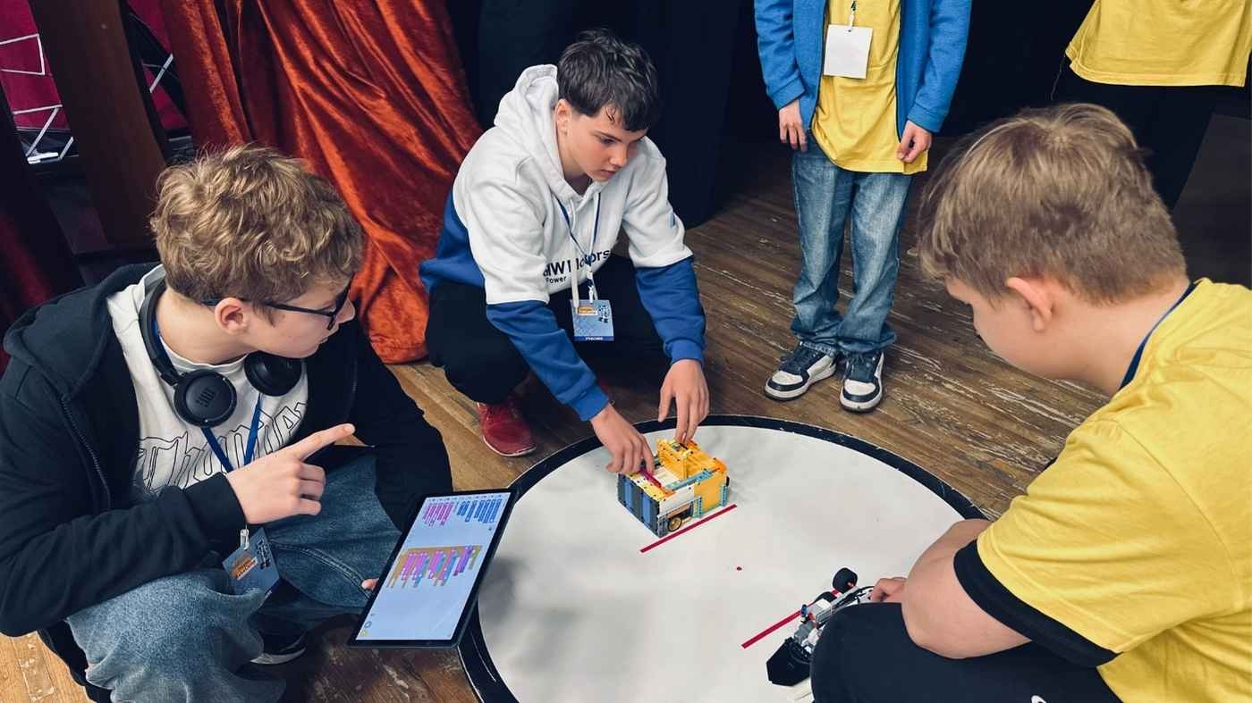 Битви роботів та місто 2050 року: що конструювали юні вінничани на Vinnytsia RoboCamp