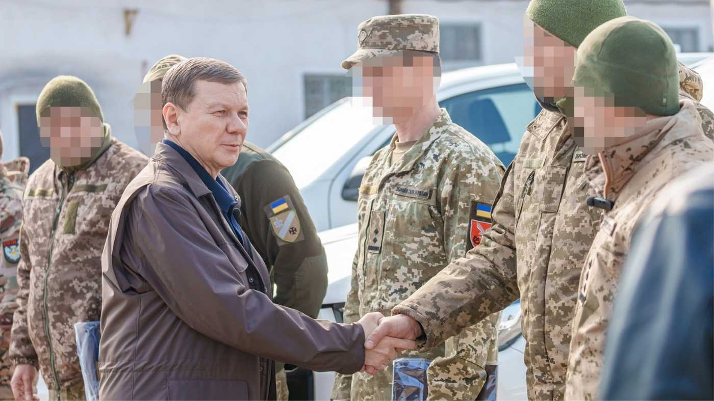 Чергова передача пікапів для чотирьох частин в межах роботи команди гуманітарного штабу