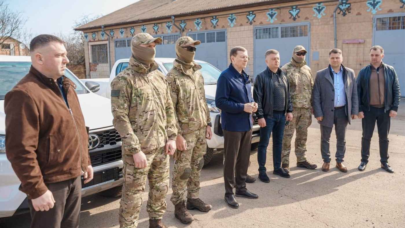 Два пікапи передали з Вінниці елітному підрозділу «Альфа»