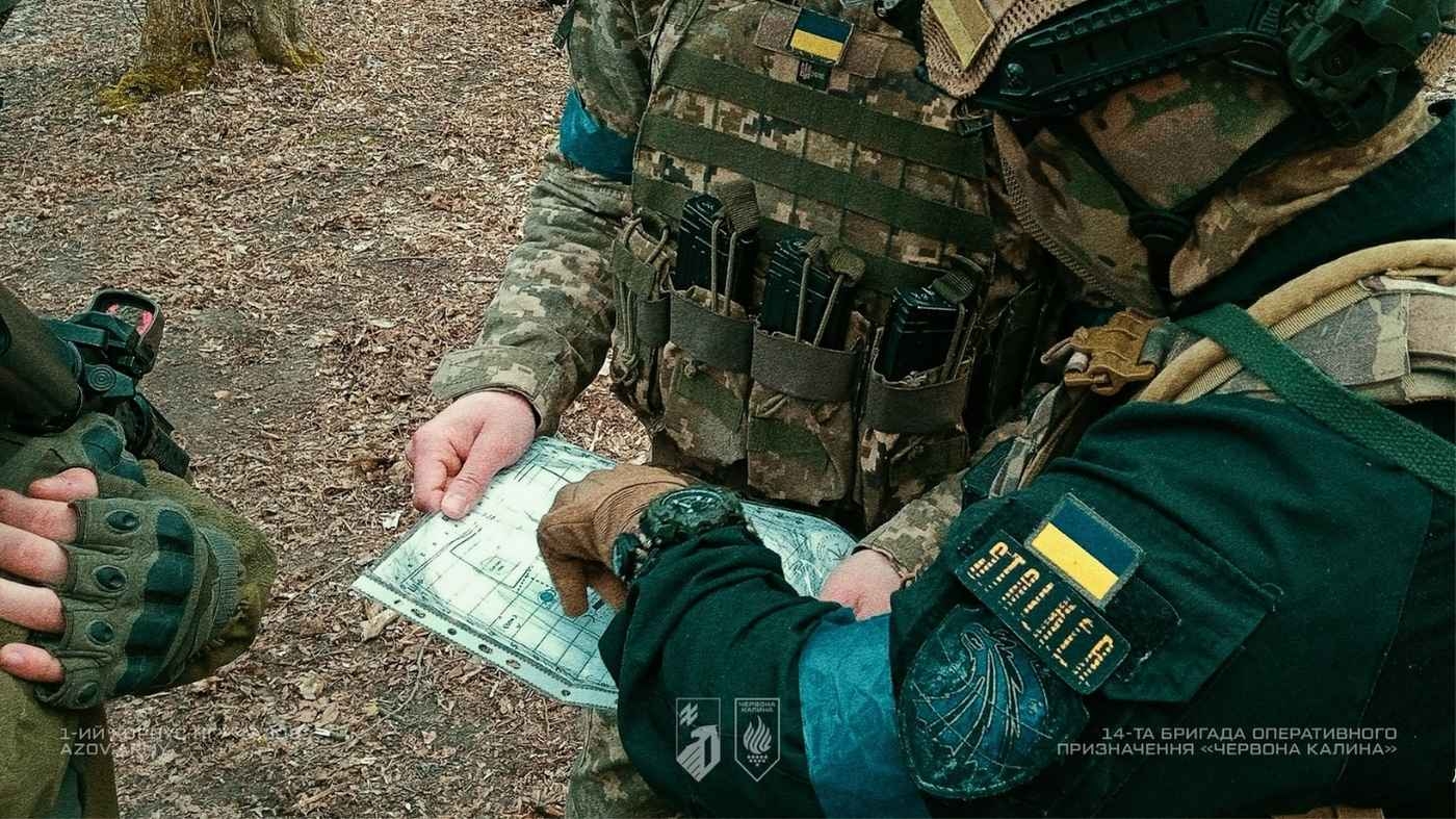 Евакуація під вогнем і жорсткий контроль: «Азов» і «Червона Калина» відтворили у Вінниці атмосферу реального бою