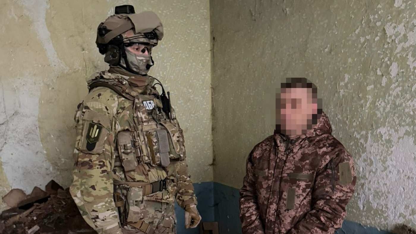 Колишній військовослужбовець вінницької частини вимагав гроші у синів загиблого воїна