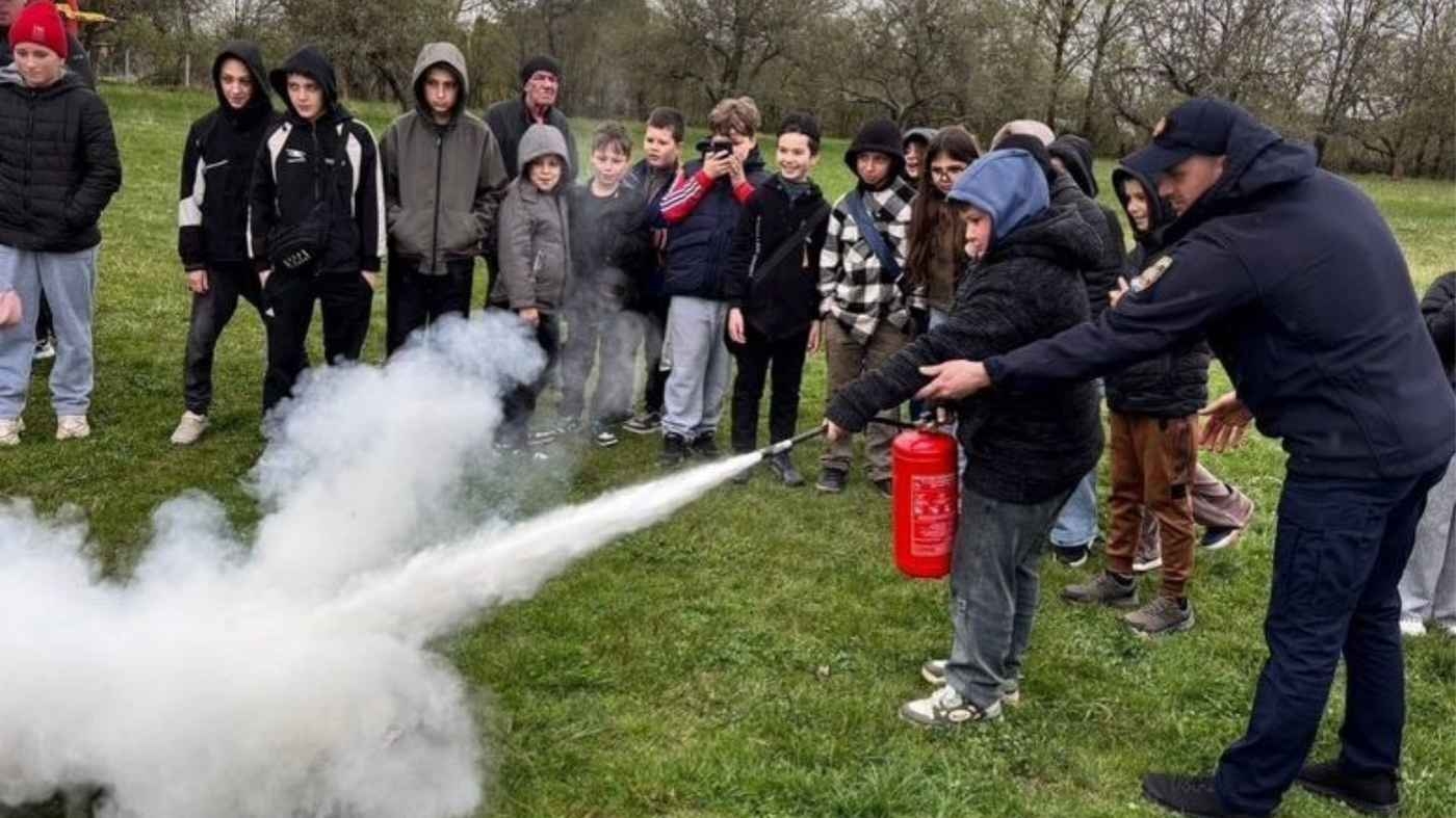 Мінна безпека та спецтехніка: вінницькі правоохоронці провели для учнів незвичайний урок