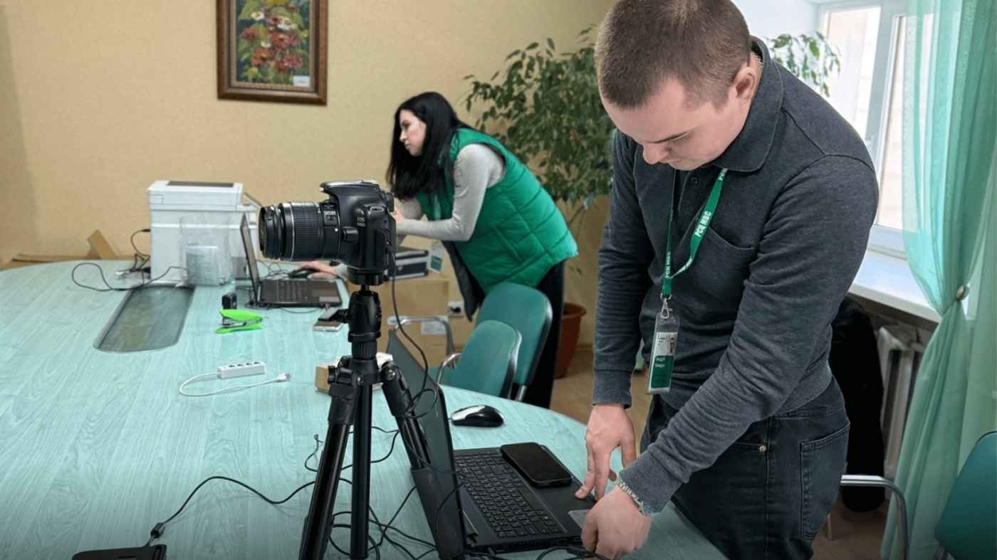 Мобільний сервісний центр видавав у Вінниці посвідчення звільненим з полону бійцям