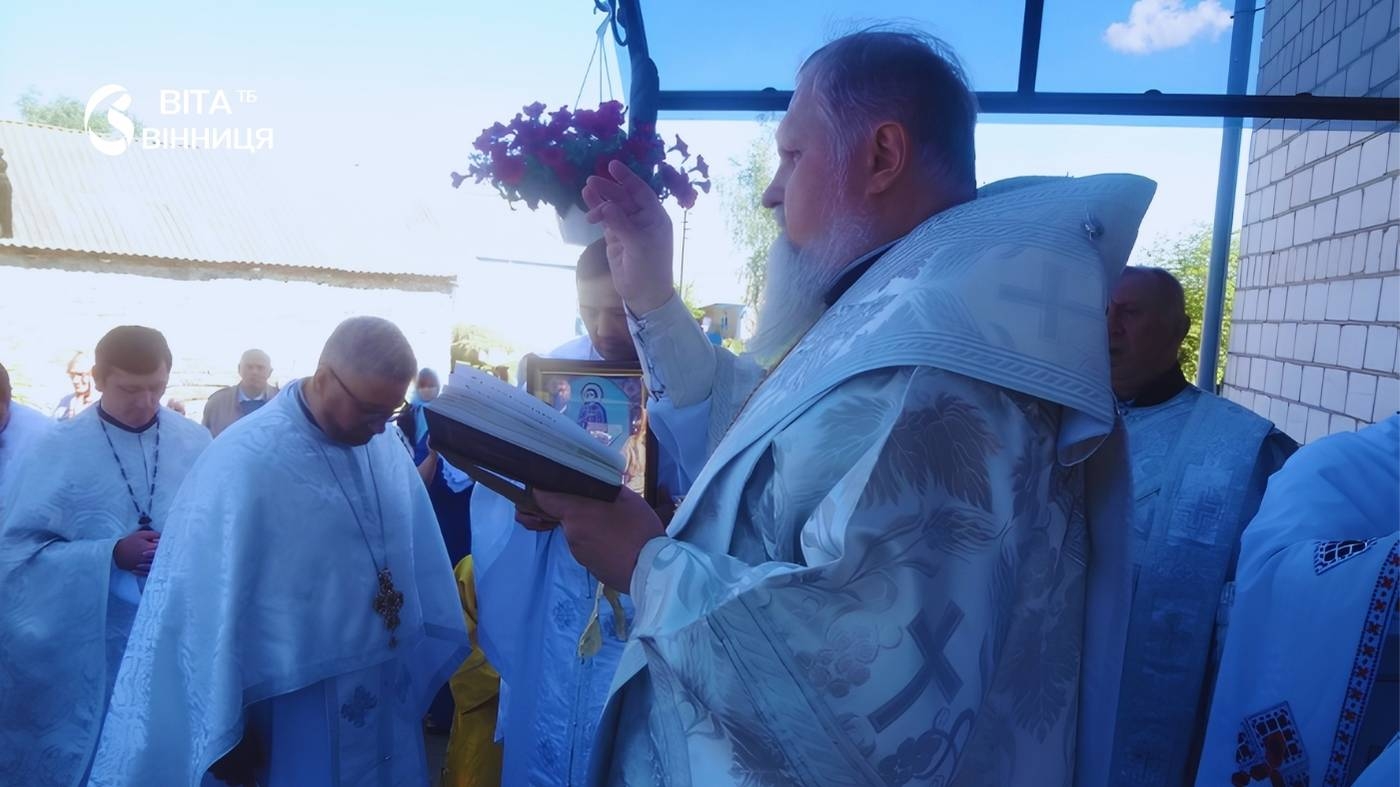 Молитва за воїнів та небесний покров: на Вінниччині освятили храм Димитрія Солунського