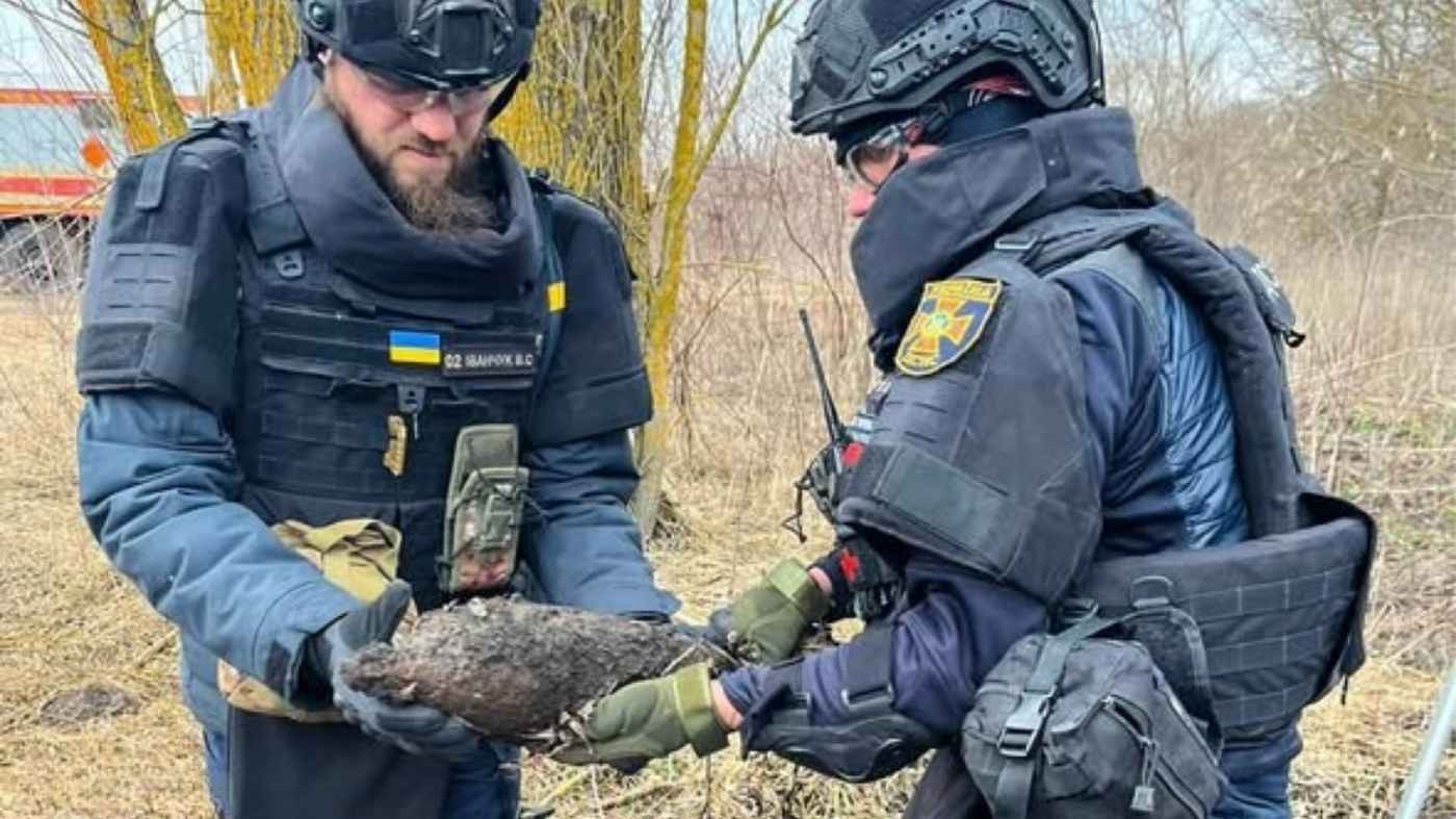 На Вінниччині сапери знищили два артилерійські снаряди та міну