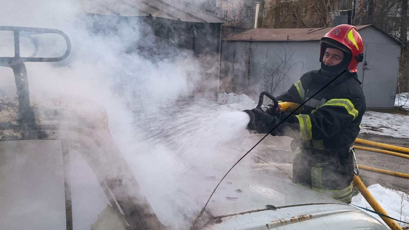 На вулиці Нарбута у Вінниці вщент вигорів легковий автомобіль