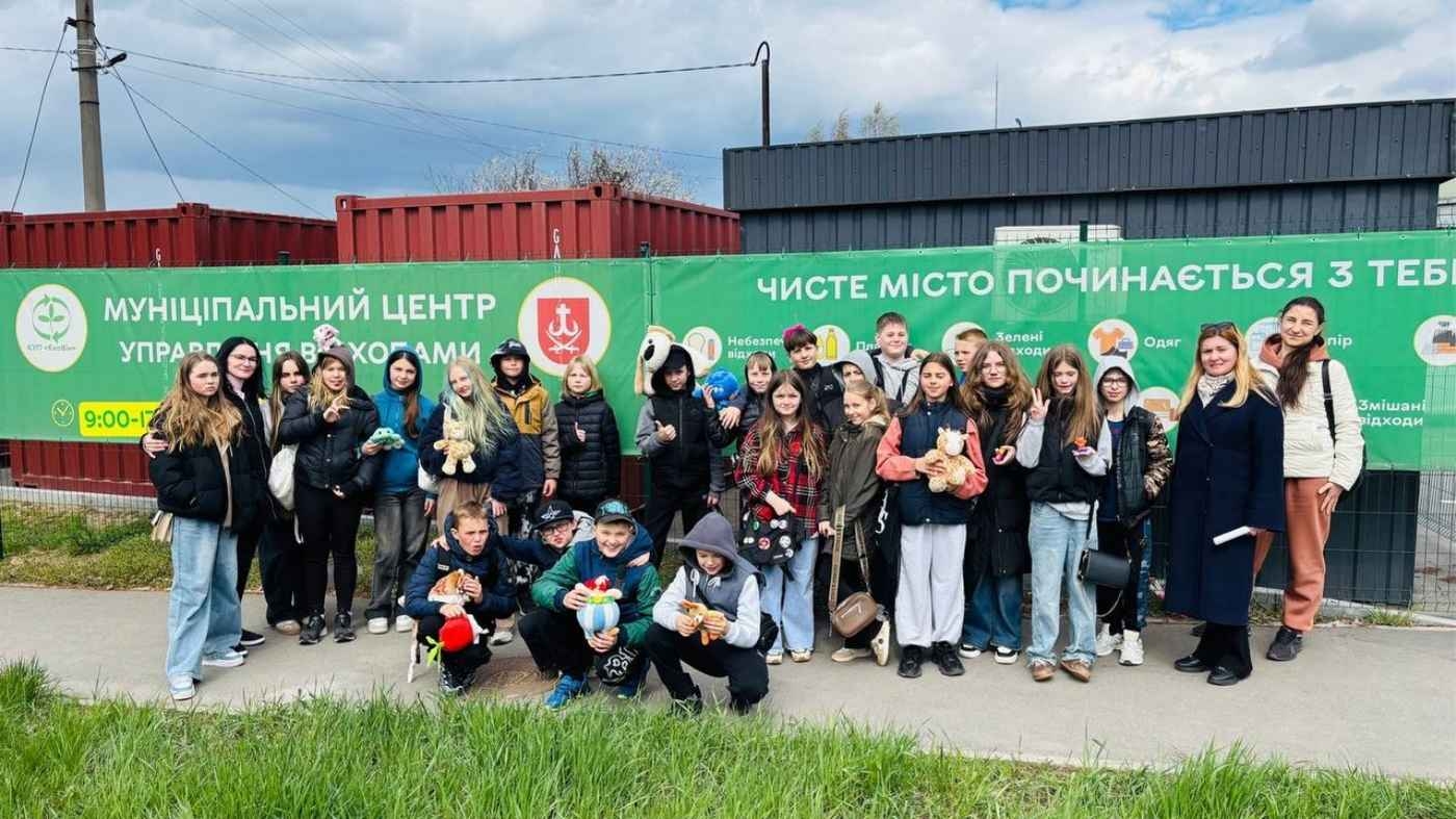 Не мотлох, а гроші й ресурси: що побачили вінницькі учні у Муніципальному центрі управління відходами