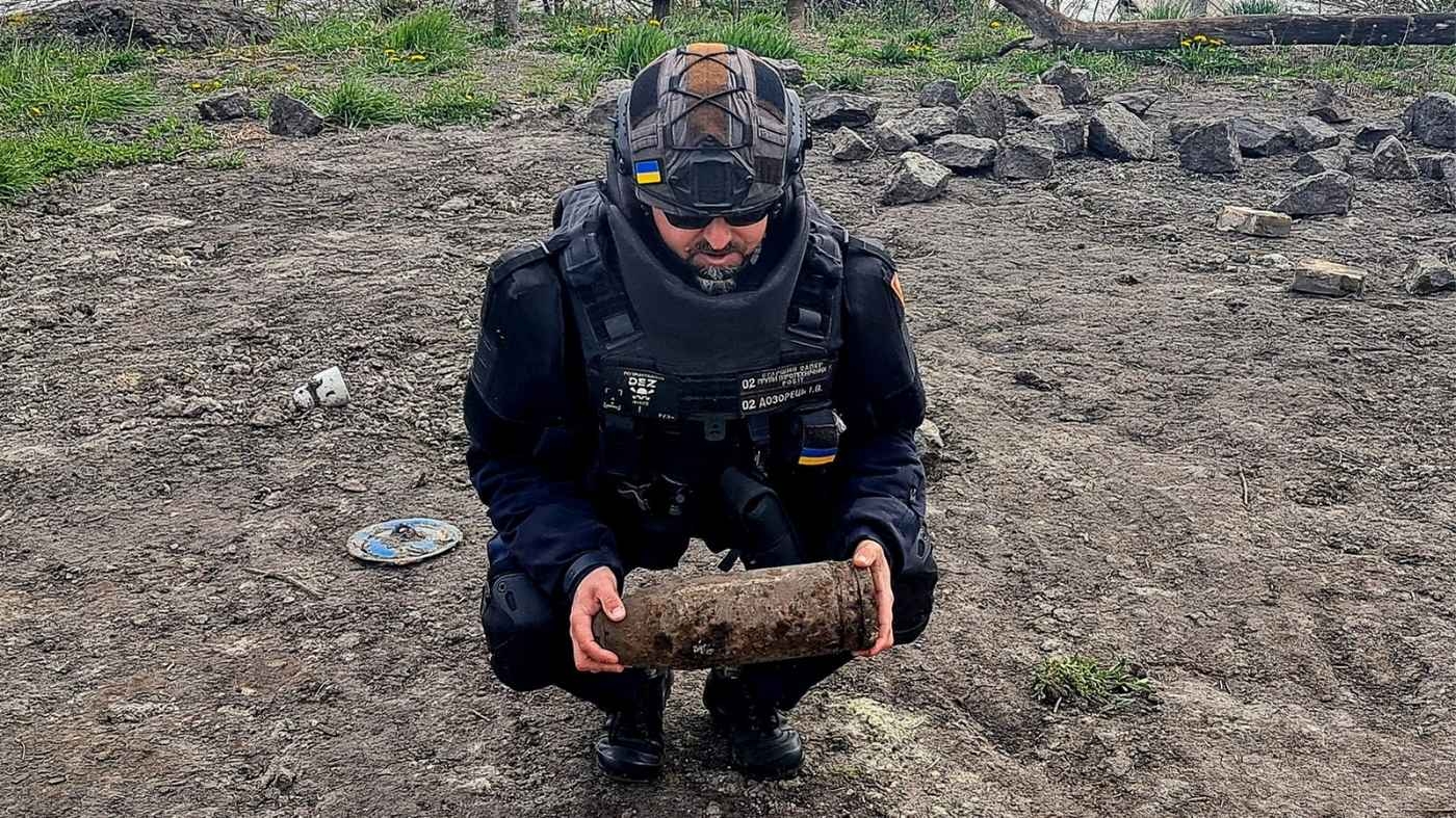 Небезпечна знахідка: мешканці Хмільницького району натрапили на арсенал часів Другої світової