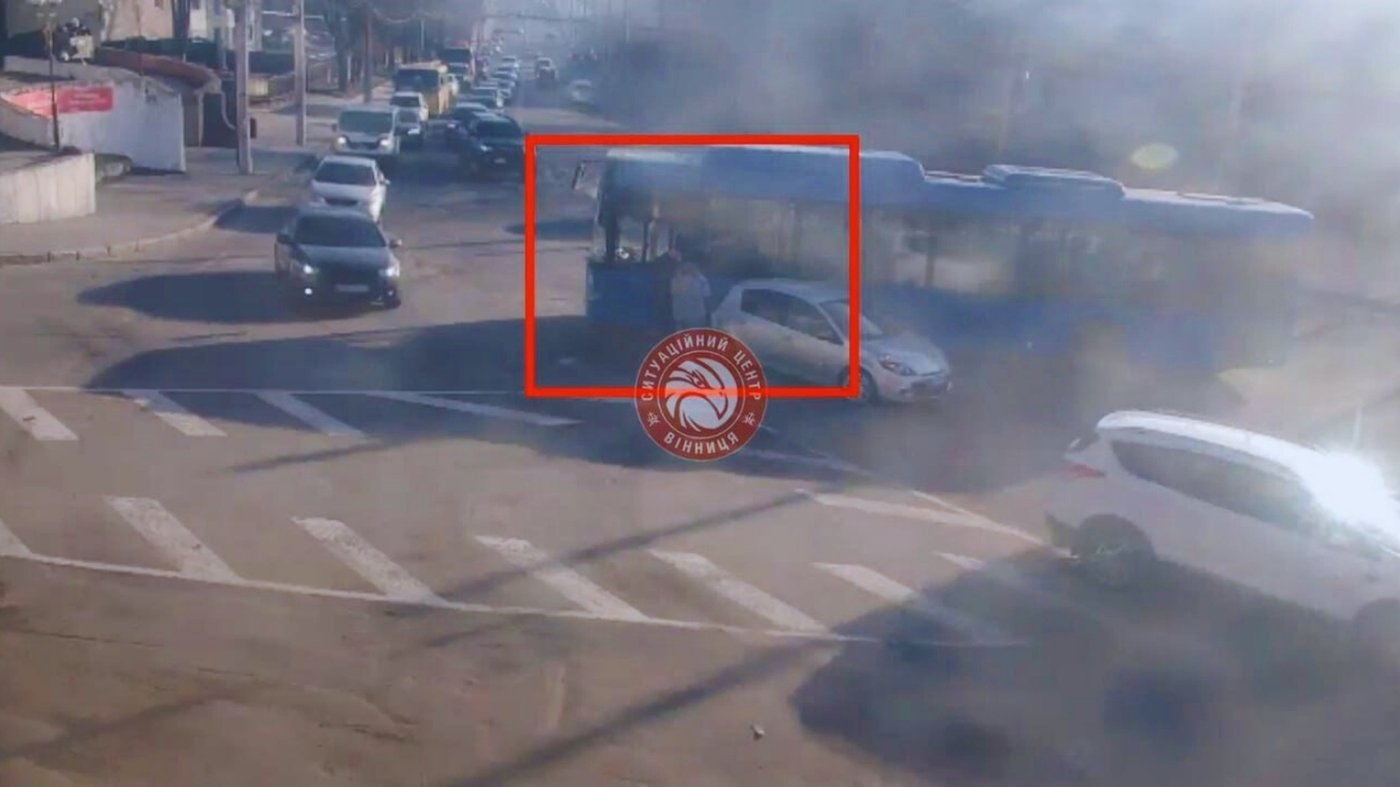 Одразу дві ранкових ДТП ускладнили дорожній рух на Хмельницькому шосе та у центрі Вінниці