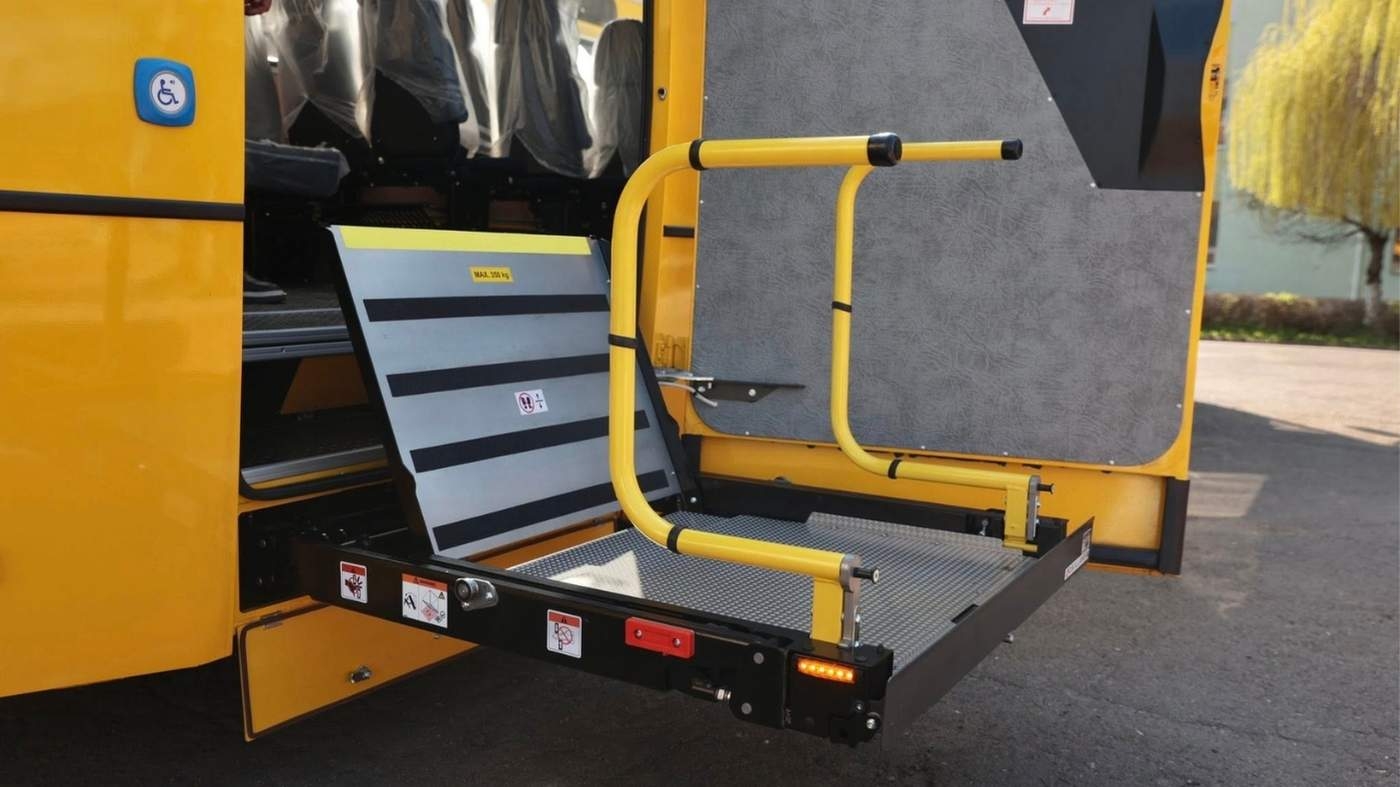 Освіта без бар’єрів: громади Вінниччини отримали ще одну партію інклюзивних автобусів